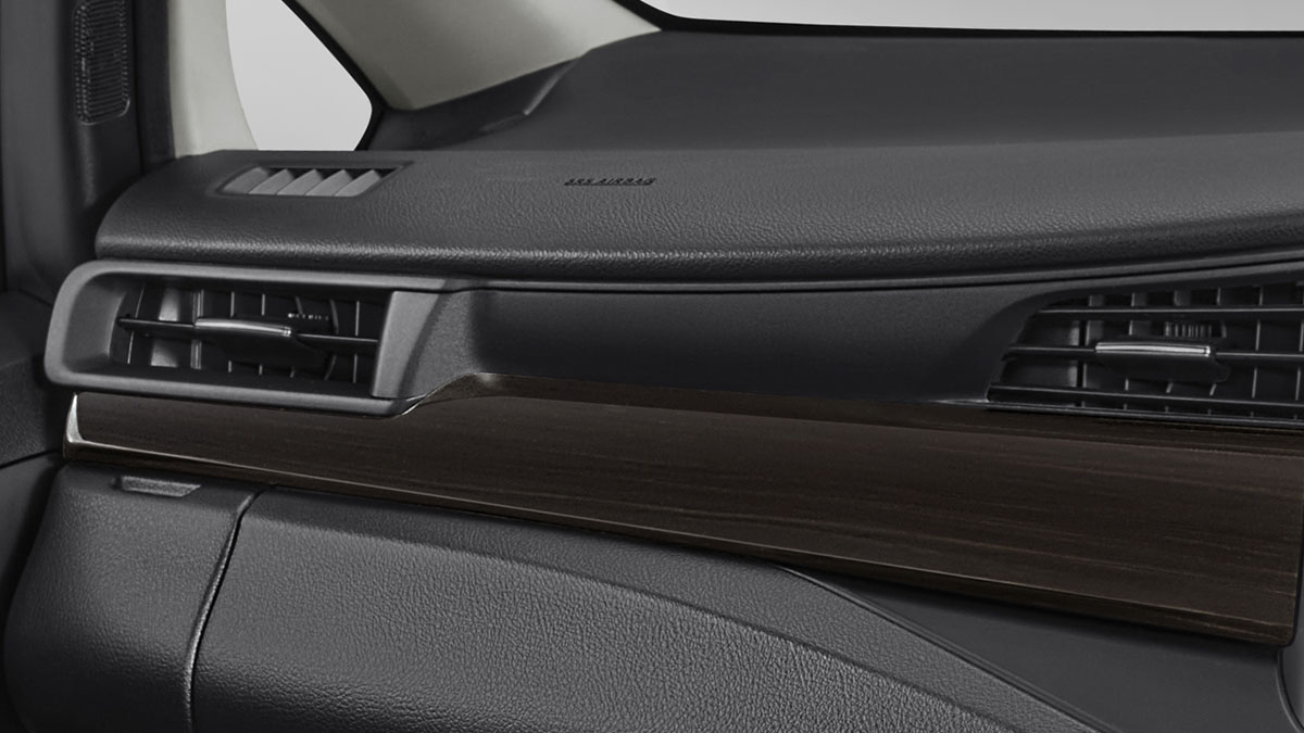 Interior Kijang Innova Reborn — New Wooden Panel Ornament